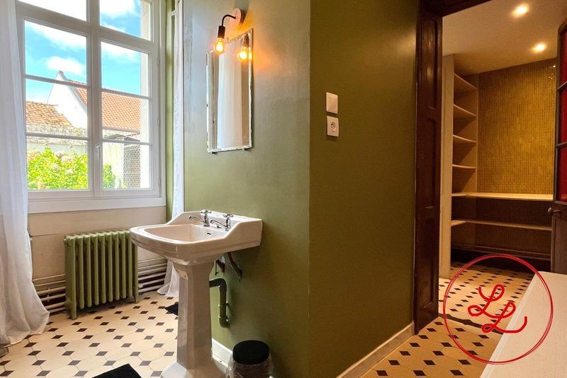 Maison bourgeoise - 240 m² - 9 pièces