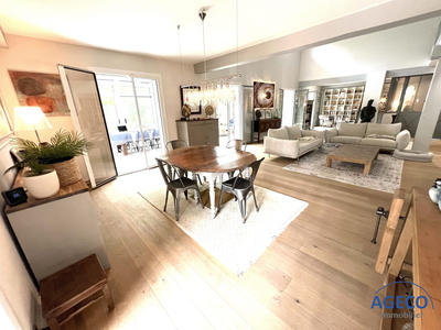 Villa - 348 m² - 6 pièces