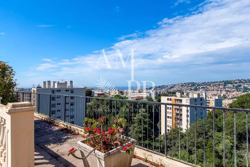 Appartement - 144 m² - 4 pièces