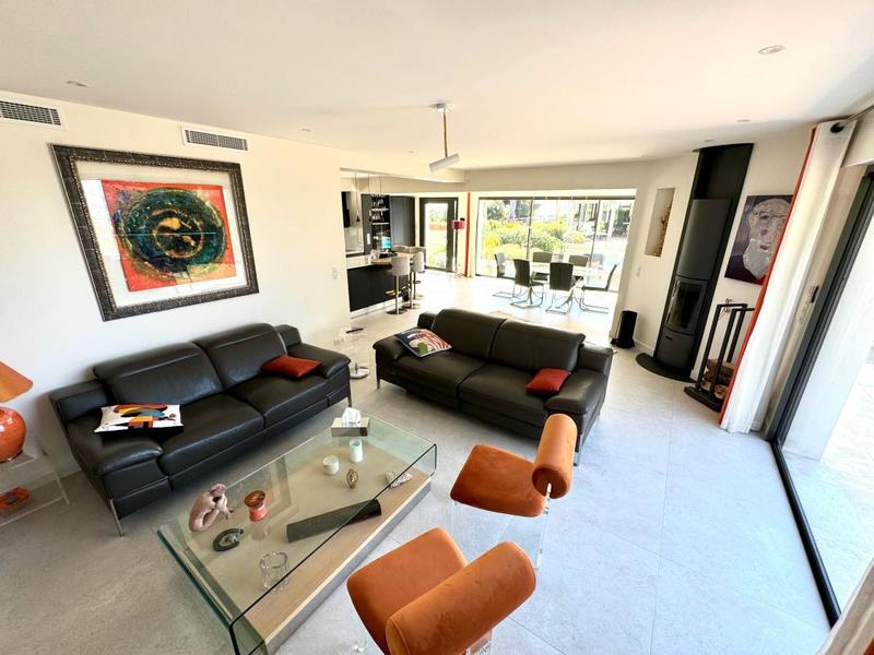 Villa - 358 m² - 10 pièces