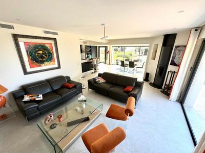 Villa - 358 m² - 10 pièces