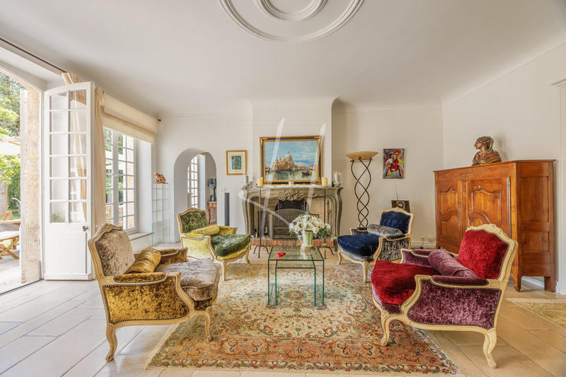 Maison ancienne - 444 m² - 9 pièces