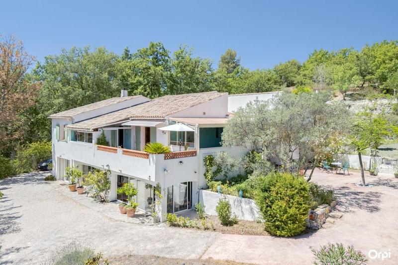 Maison - 246 m² - 7 pièces