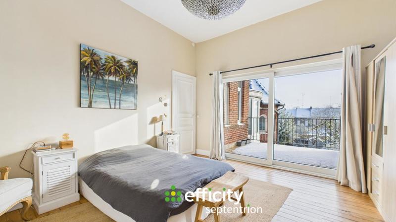 Maison - 228 m² - 9 pièces