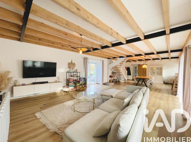 Maison - 234 m² - 8 pièces
