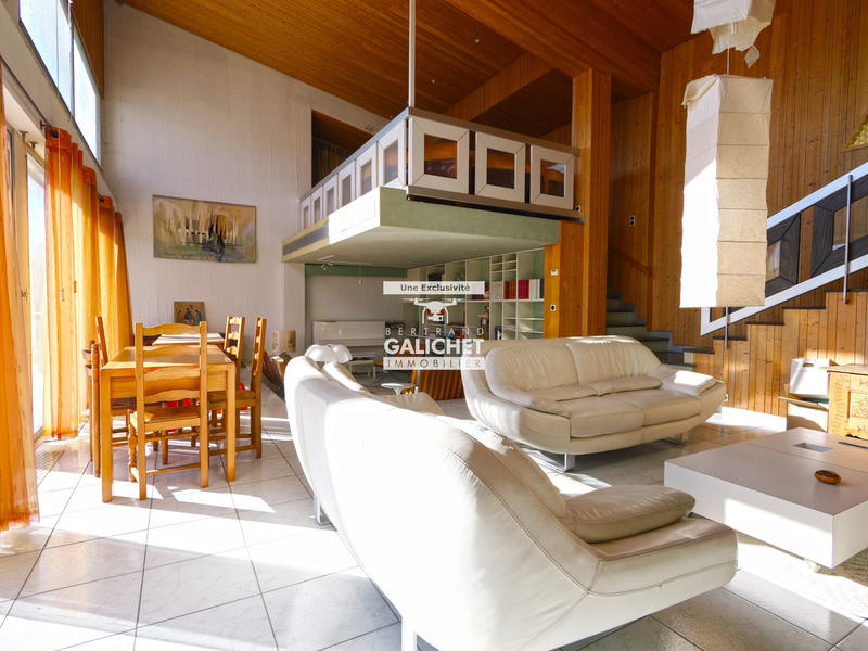 Maison - 412 m² - 8 pièces