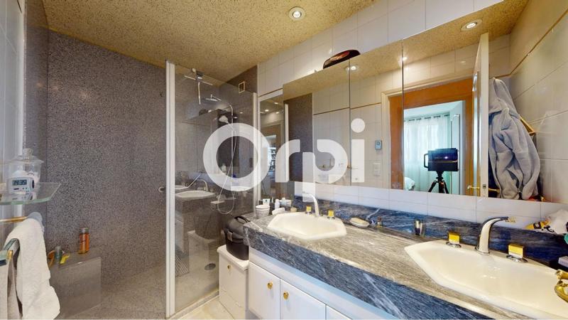 Appartement - 120 m² - 6 pièces