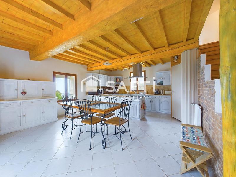 Maison - 279 m² - 12 pièces