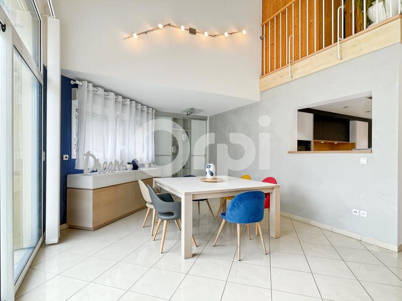 Maison - 260 m² - 9 pièces