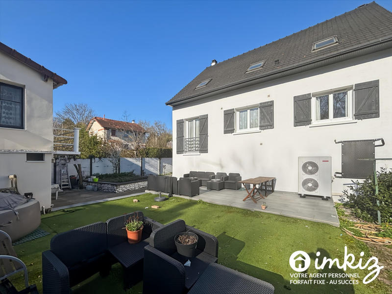 Maison - 213 m² - 9 pièces