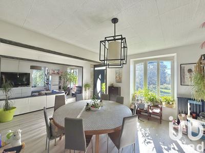 Maison - 240 m² - 8 pièces