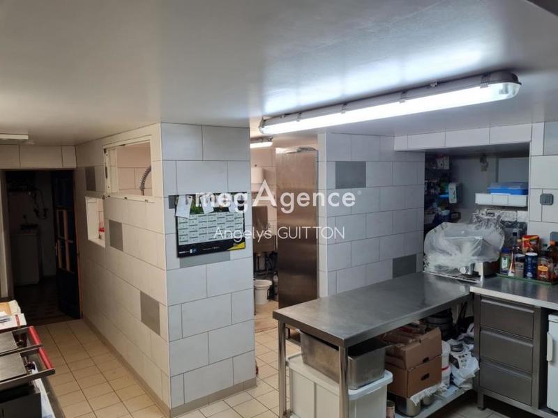 Maison en pierre - 210 m² - 6 pièces