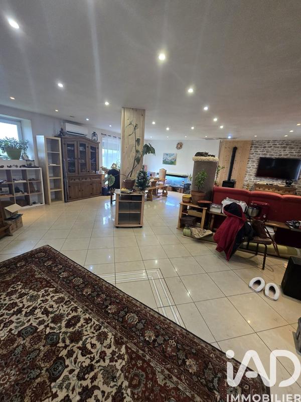 Maison - 203 m² - 9 pièces