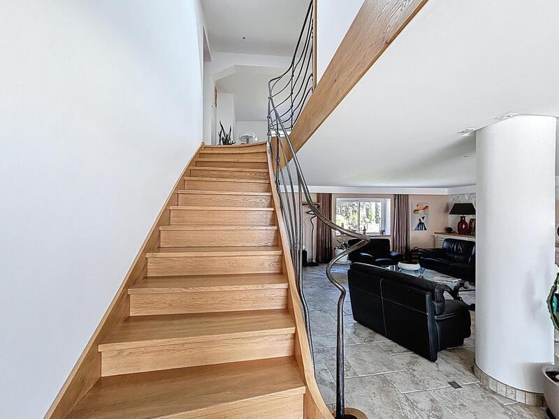 Maison - 560 m² - 16 pièces