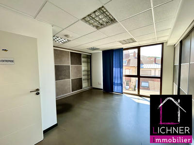 Local d'activités - 134 m² - 6 pièces