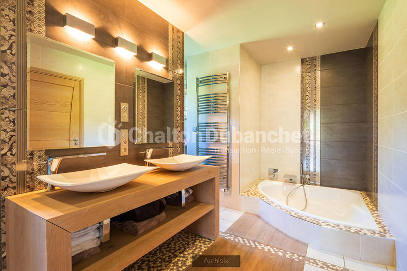 Demeure - 393 m² - 13 pièces