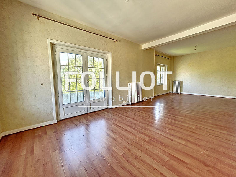 Maison - 230 m² - 12 pièces