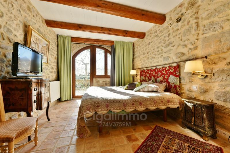 Maison en pierre - 225 m² - 7 pièces