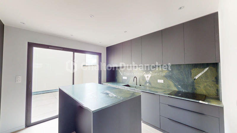 Maison - 121 m² - 7 pièces