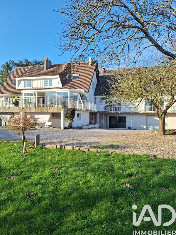 Maison - 474 m² - 19 pièces