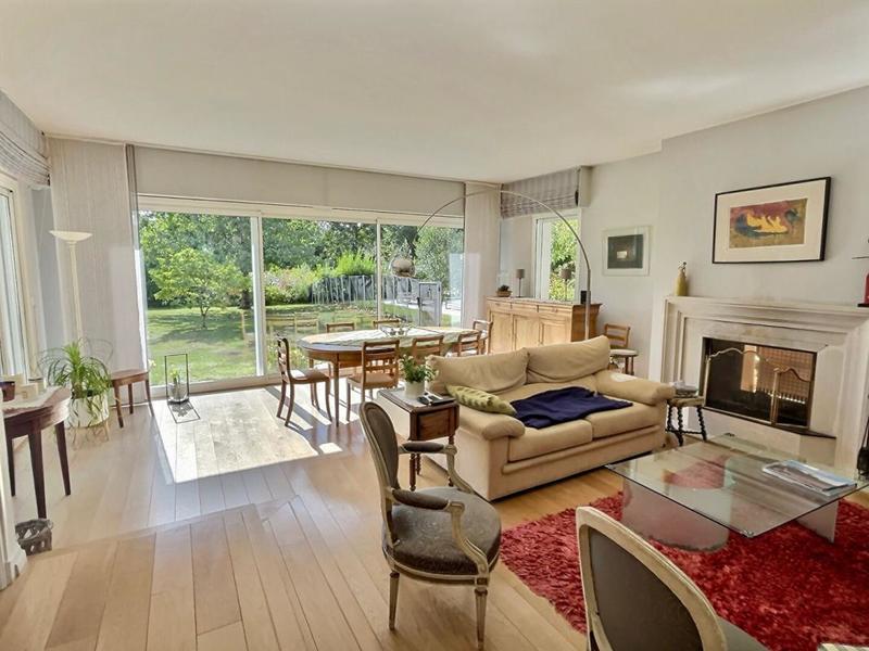 Maison - 235 m² - 8 pièces