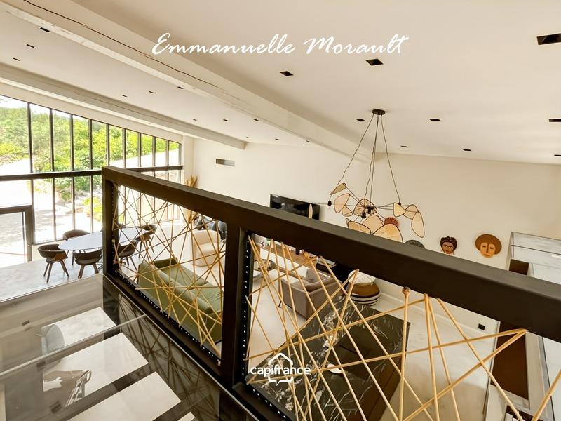 Propriété - 487 m² - 10 pièces