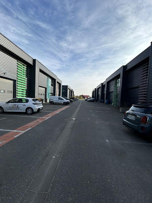 Local d'activité / Entrepôt - 210 m² - 1 pièce