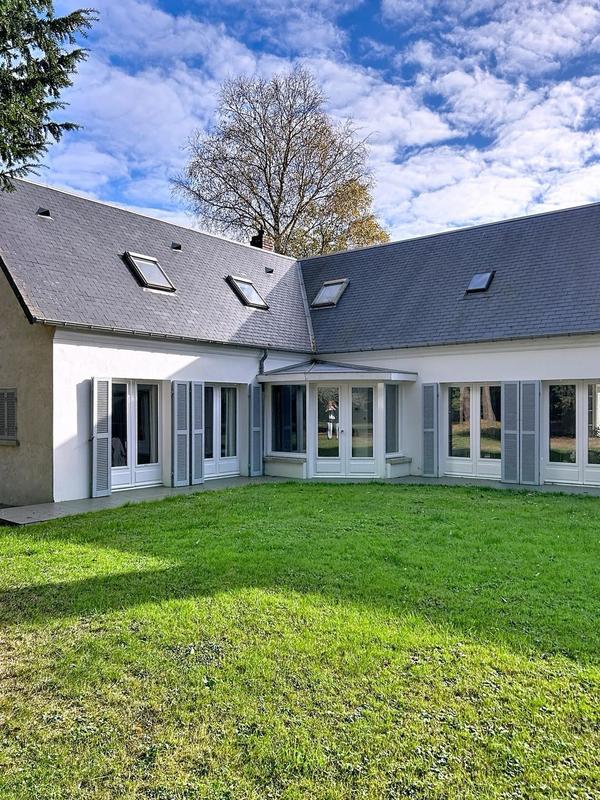 Maison - 340 m² - 10 pièces