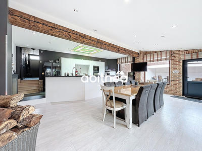 Maison - 305 m² - 9 pièces