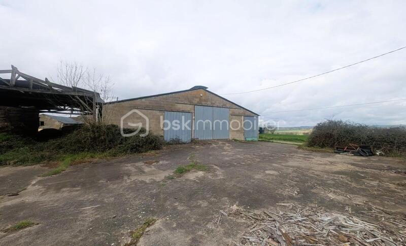 Maison - 490 m² - 1 pièce