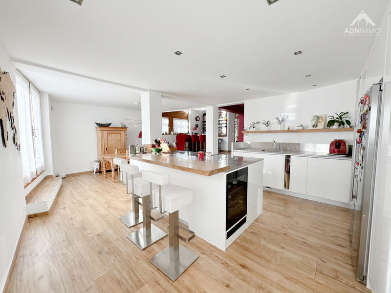 Maison - 280 m² - 6 pièces