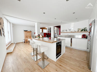 Maison - 280 m² - 6 pièces