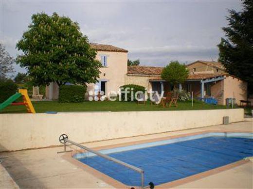 Maison - 400 m² - 13 pièces