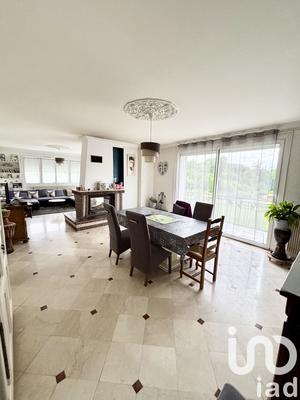 Maison - 279 m² - 11 pièces