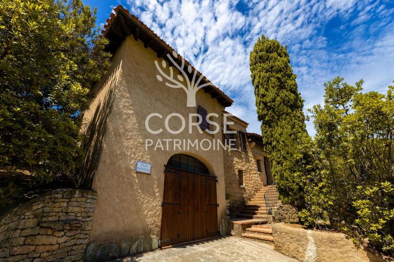 Villa - 206 m² - 6 pièces