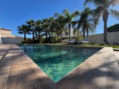 Maison - 200 m² - 6 pièces