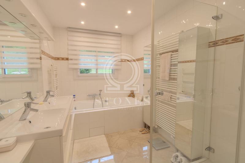 Maison contemporaine - 212 m² - 6 pièces