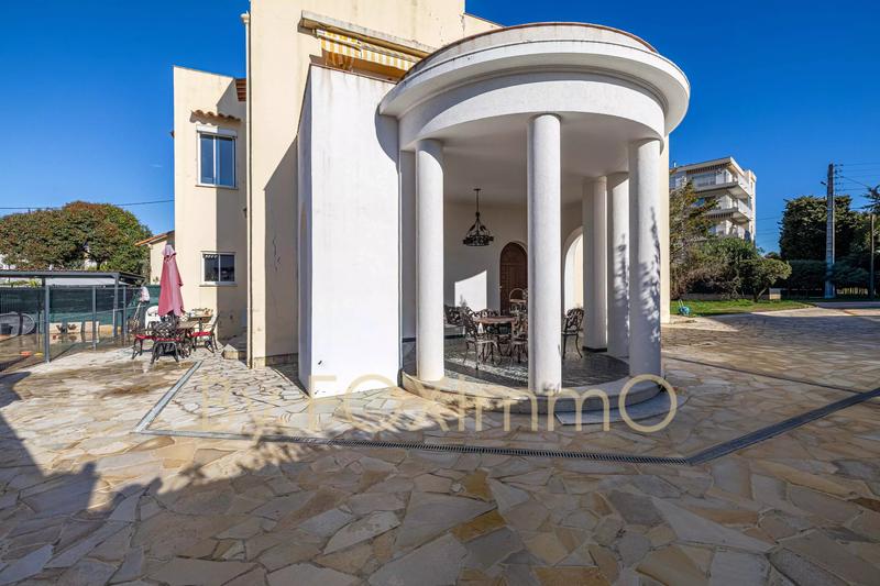 Maison - 280 m² - 7 pièces