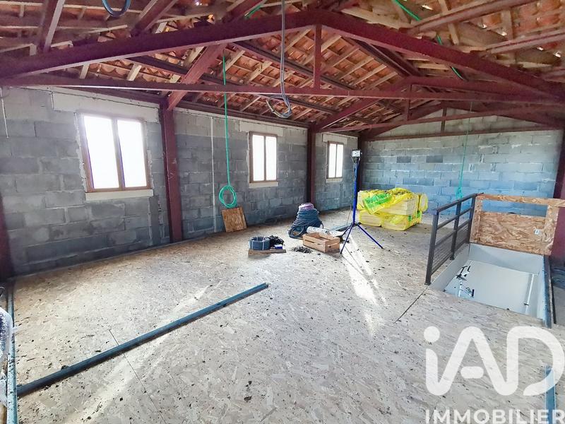 Maison - 220 m² - 2 pièces