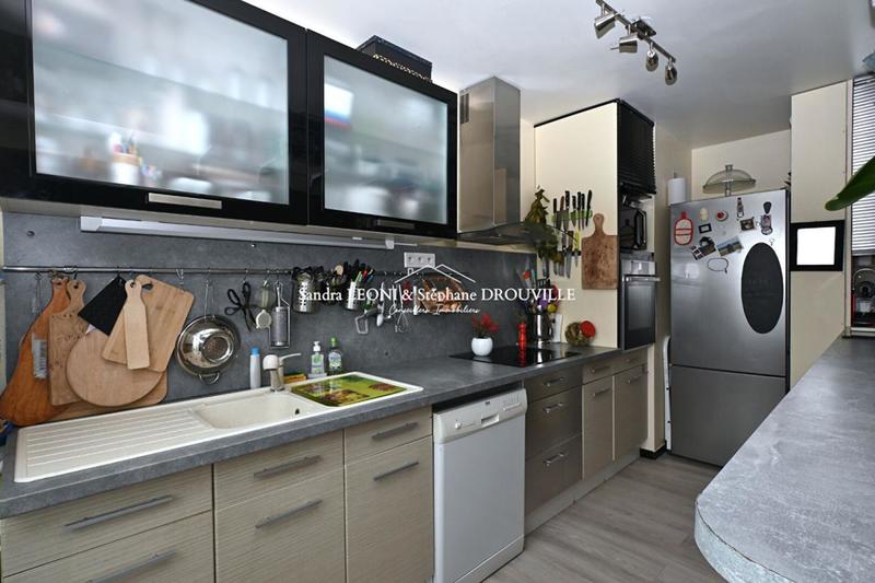 Appartement - 93 m² - 5 pièces