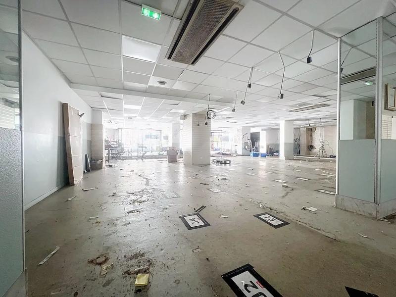 Magasins - 635 m²