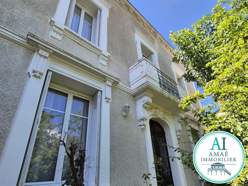 Maison - 225 m² - 10 pièces