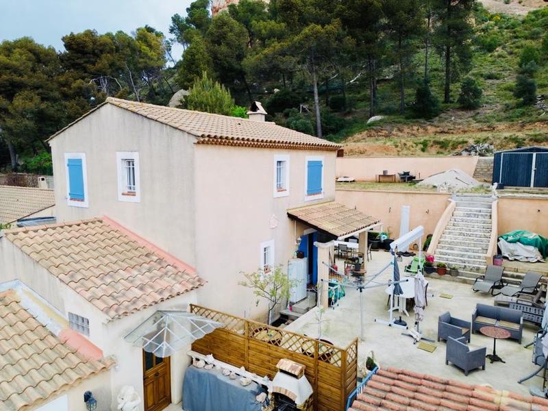 Propriété - 136 m² - 6 pièces