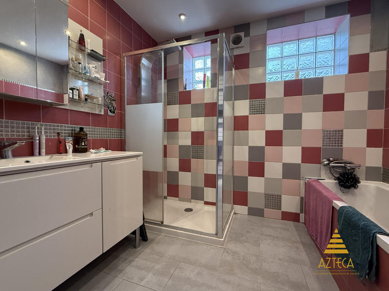 Maison - 176 m² - 8 pièces