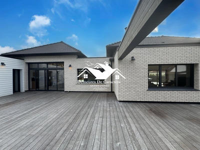 Maison - 210 m² - 6 pièces