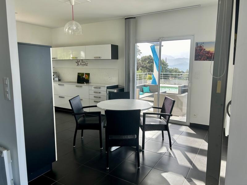 Villa - 217 m² - 5 pièces