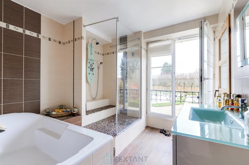 Maison - 413 m² - 10 pièces