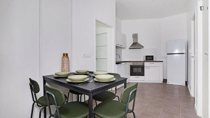 Chambre - 12 m² - 6 pièces