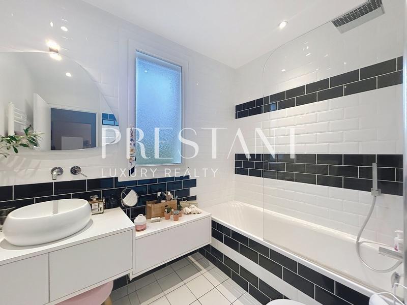 Appartement - 99 m² - 4 pièces