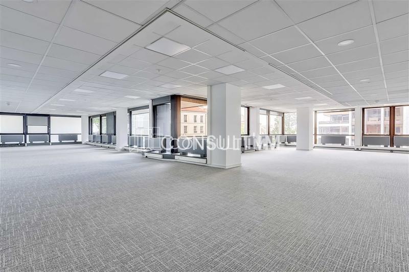 Bureau - 609 m²